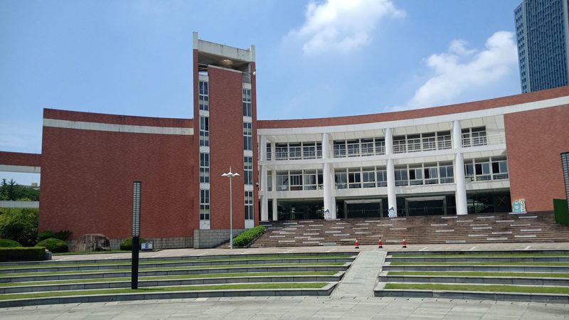 固态继电器与电磁继电器：区别与联系解析